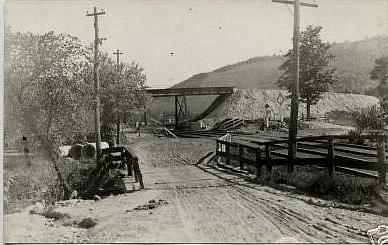 lm-o&w-crossing-1915.jpg