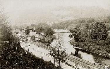 lm-o&w-river-1916.jpg